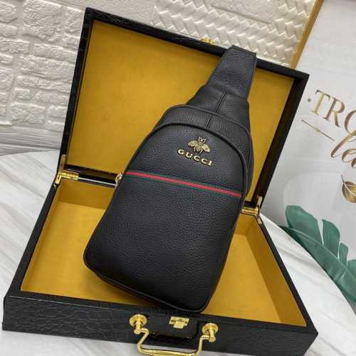 Gucci-古奇最新款男士胸包采用进口小牛皮 皮质柔软 手感超赞 版型超正 做工精致 细节完美 时尚休闲百搭 质量与质感都能衬托出你独特的品味 出街帅帅哒尺寸：