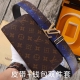 品牌：Lv.易路威登双件套 型号：木盒装，皮带+钱包，两件套 等级：意大利进口百分百头层牛皮，Lv.易路威登，世界著名奢侈品品牌，经典格子系列，黑格咖啡格老花，