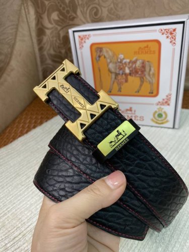 品名：爱马仕.Hermès C原单 材质：原单牛皮腰带 百分百头层牛皮腰带保证真皮，24K纯钢扣，专柜原单品质、做工精细，时尚大牌，送人自用首选 包装： 请认准