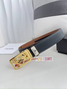 品名：普拉达.Prada 腰带 皮带自动带 型号：自动带，经典纯钢材质自动扣，图片实物拍摄 材料：百分百头层牛皮，保证真皮。24K纯钢扣专柜同等质量， 双面头层
