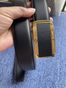 550118品牌： 万宝龙 Montblanc家持续其一贯的高雅、绅士、精致的风格，进口小牛皮，手感细腻柔软。纯钢自动精品扣，男士必备！宽度：3.5Cm