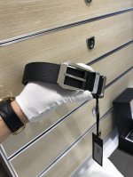 特P210 配送专柜包装 打孔针 专柜同款、实拍专柜官网，尺寸:宽35Mm，原版立体钌钯针扣 ，极富设计美感 ，双面采用进口原版小牛皮，配制五金戒指及尾标，彰显