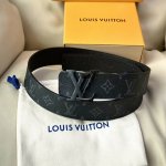 L0Uis Vuitt0N 專櫃最新升級版本 寬度40毫米 精湛工藝定制帆布面料襯托進口小牛皮十字紋底 搭配新款花紋字母搭扣 雙面用 經典百搭款！
