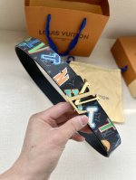 Lv皮带与nba联名合作款 宽度40Cm 全新帆布配有彩色nba字样 衬托与颜色相呼应小牛皮 搭配精密新款搭扣 更多细节请看实拍图