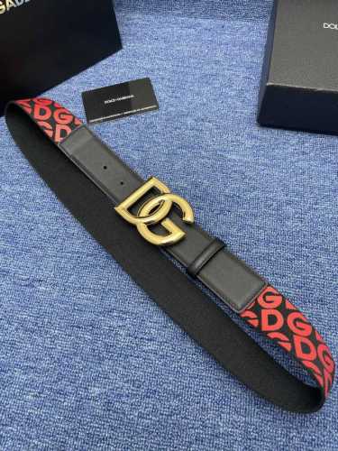 品牌Dg No.550 描述这款腰带配以水牛皮衬里，覆以Monogram 牛皮。展现细腻的品牌特质。 板扣；4．0宽 Monogram牛皮；意大利双面头层牛皮