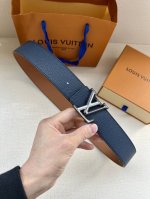 特 奢华款现代 Taurillon 皮革，饰以雅致大方的标志性 Lv 首字母。柔软结实的皮带，可搭配从礼服到休闲装各种服饰