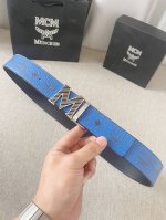 特P200 Mcm：这款Claus双面腰带的正面采用标志性Visetos经典花纹帆布制成，反面则由牛皮头层皮制成。标志性的纯铜五金M字搭扣采用可拆卸设计，使这款