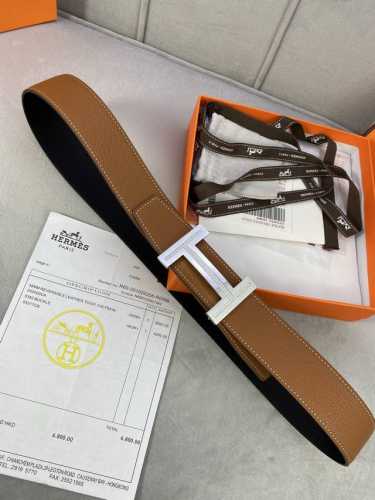 专柜同步 Hermes 爱马仕，专柜同款，3.8Cm宽，带身采用进口头层Togo牛皮，Boxer牛皮衬里，配经典平角单排施华洛奇钻扣 工艺配件，可双面使用，顶级