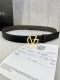 宽度4.0Cm Versace 范思哲 此款两面用皮革腰带的搭扣饰有品牌标志性的金 银色闪光virtus五金配件。