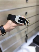 配送专柜包装 打孔针 批专柜同款、实拍专柜官网，尺寸:宽35Mm，原版立体钌钯针扣 ，极富设计美感 ，双面采用进口原版小牛皮，配制间色五金戒指及尾标，彰显个性，
