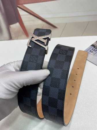 Lv：男士腰带 原单面料,內衬头层牛皮磨砂底，搭配原单扣.带扣和牛仔装相得益彰，彰显一派休闲气息.专柜宽度4.0 配全套包装礼盒 - 点击图像关闭