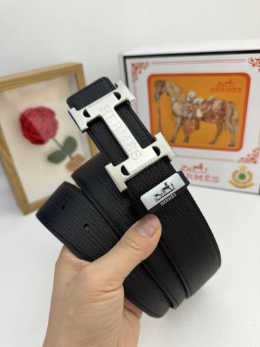 品名：爱马仕.Hermès 原单 材质：原单牛皮腰带 百分百头层牛皮腰带保证真皮，24K纯钢扣，专柜原单品质、做工精细，时尚大牌，送人自用首选 包装： 请认准如