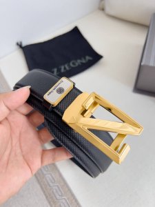 品名：杰尼亚. Ermenegiido Zelma. 腰带 自动带 皮带 型号：纯钢材质自动扣，头层牛皮自动带身，实物拍摄 材料：百分百头层牛皮，保证真皮。24