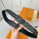 特 寬：40Mm 驢家新品 Nigo新品限量版 專櫃有售新品男士系列 專用訂做面料搭配原廠純黑色小牛皮 針扣款式設計搭扣 雙面用 兩種佩戴方式潮男必備款！