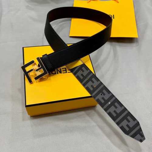 fendi 芬迪 宽38Mm 标志造型宽皮带。原版Ff双层扣，进口原版小牛皮制成。印有浮雕黑Ff 图案。镀金表面金属制品，品质保证。