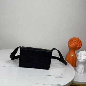 Bv斜挎包Bottega Veneta 宝缇嘉..釆用原厂牛皮意大利打蜡牛皮....皮质柔软细腻手感一流秘专注高端品质图片实拍独家首发尺寸23-14-5Cm