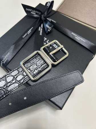 特P210 Saint Laurent圣罗兰新款腰带，头层小牛皮 配以Cassandre标识方型搭扣，搭配不能少的C位单品，给造型带来结构感，提升女性气质。宽度 - 点击图像关闭