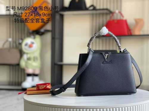 特级配全套包装 芯片版本 特级精品原厂皮M92800 N92041黑配蟒蛇银扣 本款 Capucines Bb 手袋以全粒面 Taurillon 皮革呈现经典轮