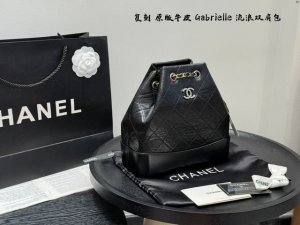 礼盒包装 复刻版 原版牛皮 香奈儿Chanel Gabrielle流浪双肩包爆裂纹油蜡皮 Chanel Gabrielle双肩包是可以很久的双肩流浪包。这款双肩