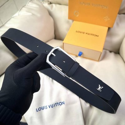 L0Uis Vuitt0N 今季新品 男士原單腰帶 寬度35毫米 经典双面小牛皮 搭配低调针扣五金 尾部饰有品牌Logo配件相呼应 适合沉稳低调的男神使用