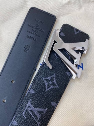 配全套包装礼盒 Lv 代工厂货品 4.0宽度 正品一体铸造五金，原厂皮料。