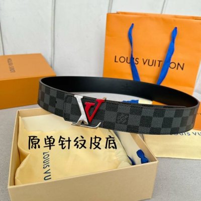 特 寬：40Mm 驢家新品 寬度40Mm 驢家Ss23早春新品腰帶系列 意大利原廠皮料 扣頭採用雙拼視覺效果工藝 全方位精打細磨 精密度厚金電鍍 雙面用