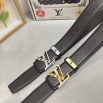 品名：Lv..路易..威登 材质：原单牛皮腰带 百分百头层牛皮腰带保证真皮，24K纯钢扣，专柜原单品质、做工精细，时尚大牌，送人自用首选 包装： 请认准如图专柜