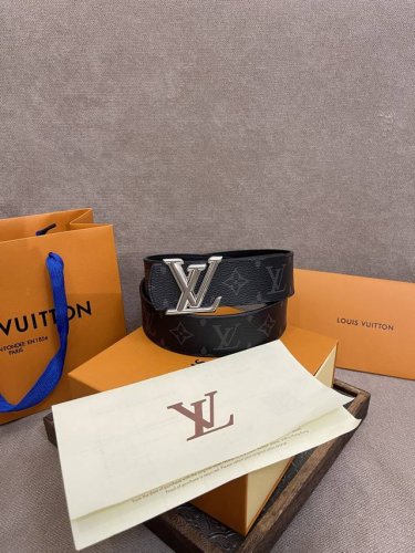 Lv.路易威登 全套包装 宽度 40Mm宽度 正品一体铸造五金钢扣 原厂皮料 双面原厂定制进口面料 可送礼自用不错选择