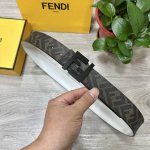 Fendi 芬迪 专柜同款 宽4.0Cm 双环正反用腰带 Ff按钉搭扣 白色Cuoio Romano皮革材质 反面面料带有烟草黄和黑色Ff图案 四方金属饰面 时