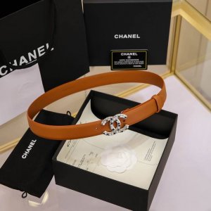 chanel 24S Cc 珍珠 水钻 白 与 黑 字母 Logo搭扣 黄铜金属小牛皮腰带 手感柔软 细腻 3.0Cm 码数75- -