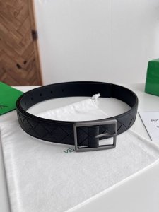 Bv 2026最新款男士编织腰带 纯手工Intreccio大格子编织 意大利原厂荔枝纹小牛皮 搭配真空枪色针扣 侧面带标识 宽度35Mm 颜色: 黑色 DDD