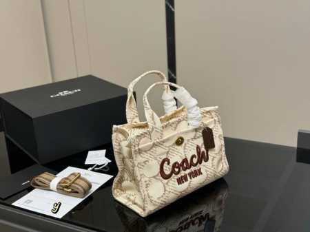 配盒 Coach 蔻驰 Cargo Tote 单宁牛仔托特包 千呼万唤的牛仔系列终于来噜～ 对牛仔真的毫无抵抗力 自己搭配小挂件会更Q 尺寸:26.19Cm - 点击图像关闭