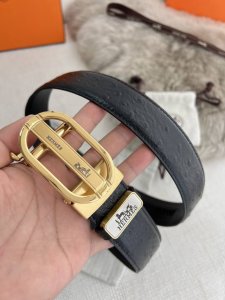 品名：爱马仕.Her..Mes自动扣皮带 腰带 型号：自动带身，纯钢材质经典自动扣，自动带身，内穿款 腰带：百分百头层牛皮，自动带身，保证真皮。24K纯钢扣永不