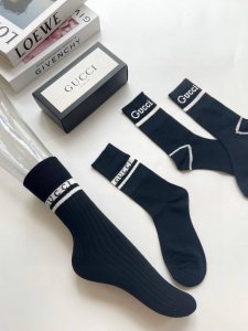 配包装 一盒2双 Gucci 古琦 经典字母Logo纯棉中筒袜 小腿袜 Ins爆款！专柜在售Ing 好看到爆炸 ！超高品质！经典不过时！潮人必不能少的专柜代购品