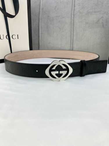 宽度4.0Cm Gucci Marmont系列每一季都会推陈出新 为灵感源于70年代的标志性镶嵌施华洛世奇元素水晶Gg钢扣 配件注入现代精髓 Supreme帆布