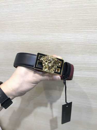 专柜包装 打孔针 批专柜同款、实拍专柜官网，尺寸:宽35Mm，原版立体半脸间色美人头扣 ，极富设计美感 ，双面采用进口原版小牛皮压花，彰显个性，清晰美观，皮质软