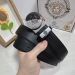 品名：Versace.范思哲 材质：原单牛皮腰带 百分百头层牛皮腰带保证真皮，24K纯钢扣，专柜原单品质、做工精细，时尚大牌，送人自用首选 包装