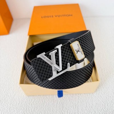 品名： Lv..路易..威登腰带皮带原单 型号：挂扣，经典纯钢材质挂扣，头层牛皮，图片实物拍摄 材料：头层牛皮，挂扣系列，纯钢材质扣头，钯镀电镀工艺永不掉色。原