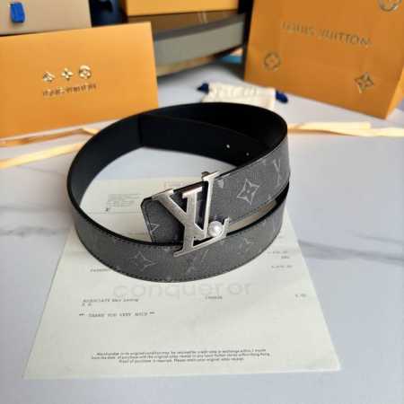L0Uis Vuitt0N 今季新品 男士原單腰帶 寬度40毫米 雙面進口頭層小牛皮絲印圖案Logo設計 搭配最新精鋼五金 可雙面佩戴 適合沈穩低調的男士使用 - 点击图像关闭