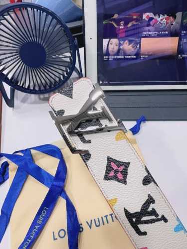 特 Louis Vuitton[正]经典原单品质，经典印花面配原版平纹皮，搭配原单精品扣，精工制作，细节看图，实物拍摄，高端奢华，宽度4.0Cm