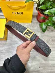 fendi 芬迪 专柜同款 宽4.0Cm 双环正反用腰带 Ff按钉搭扣 黑色Cuoio Romano皮革材质 反面面料带有烟草黄和黑色Ff图案 四方金属饰面 时