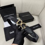 Dg，宽4.0Cm Dolce&Gabbana 全新小牛皮腰带，满载干练态度。滚轴针扣搭扣尽显巧思