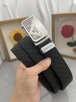 品名：普拉达 原单 自动带 材质：原单牛皮腰带 百分百头层牛皮腰带保证真皮，24K纯钢扣，专柜原单品质、做工精细，时尚大牌，送人自用首选 包装： 请认准如图专柜