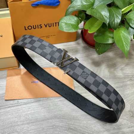 图片包装 Lv.路易威登 宽40Mm双面原版小牛皮 搭配单钌钯电镀扣 完美的手感.油边 出众的设计.风格 高贵奢华 时尚大方 高清实拍 货真价实 品质保证 双面 - 点击图像关闭