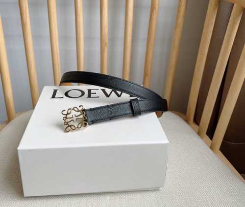 Loewe 罗意威 专柜最新同款腰带 平纹牛皮革腰带 配有loewe Anagram针扣 卓越的工艺 个性的造型 精美的材质 宽:2.0Cm