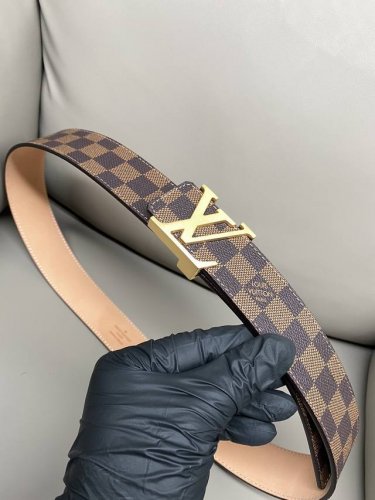Lv 路易威登 全套包装 40Mm宽度 正品一体铸造五金钢扣，原厂皮料 双面原厂定制面料！。区别市场货