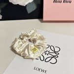 特 单个 配全套包装 Miumiu 缪缪 爆款真丝发圈，专柜款出货 一看就特别高档 超级百搭 必须自留