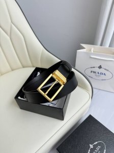 特 普拉达 双面原厂进口头层牛皮，双面使用，真空电镀铜扣，做工精致专柜品质！时尚休闲百搭火爆热销中！配专柜全套包装，宽度3.5