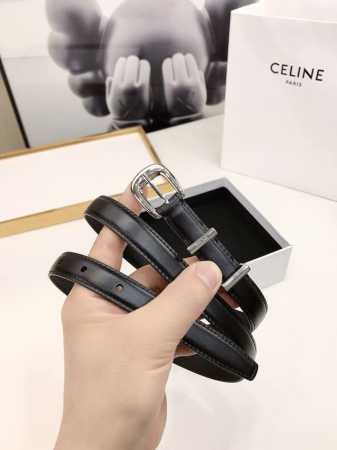 赛林Celine腰带选用珍贵奢华皮革精制而成，均为天然皮革，金色金属Triomphe 配领扣带扣，1.8Cm宽， - 点击图像关闭