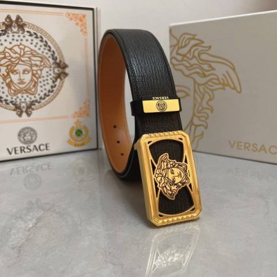 品名：Versace.范思哲 材质：原单牛皮腰带 百分百头层牛皮腰带保证真皮，24K纯钢扣，专柜原单品质、做工精细，时尚大牌，送人自用首选 包装： 请认准如图专